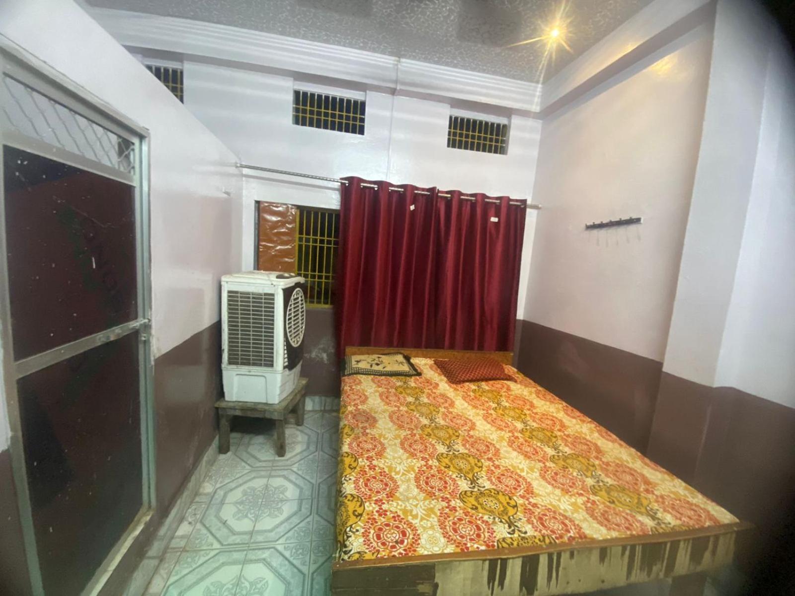 Hotel Yatri Niwas - Varanasi — Photos 1